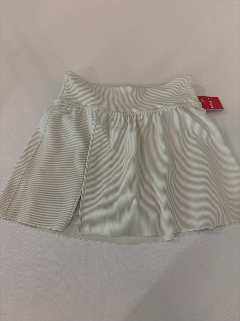 NWT SPANX Women’s Cream Ribbed Texture Front Slit Skort. Medium